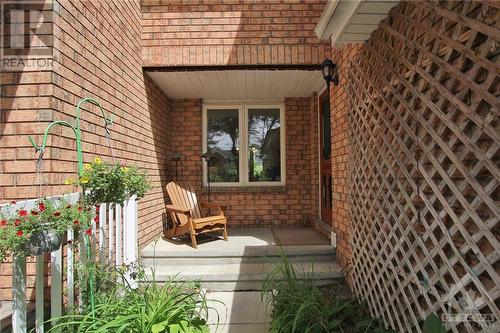 You can enjoy a quiet afternoon rest on your private front porch. - 4405 Ashcroft Circle, Ottawa, ON - Outdoor