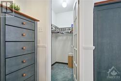 Walk-in closet - 