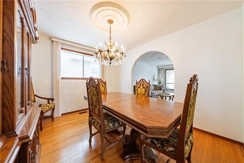 321 Carson Drive, Hamilton, ON - Indoor Photo Showing Dining Room
