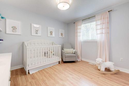 5171 Garland Crescent, Burlington, ON - Indoor Photo Showing Bedroom