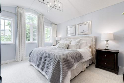 5171 Garland Crescent, Burlington, ON - Indoor Photo Showing Bedroom