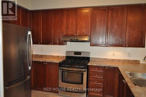 5 - 1015 Galesway Boulevard, Mississauga, ON - Indoor Photo Showing Kitchen With Double Sink