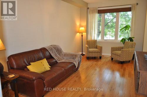 5 - 1015 Galesway Boulevard, Mississauga, ON - Indoor Photo Showing Living Room