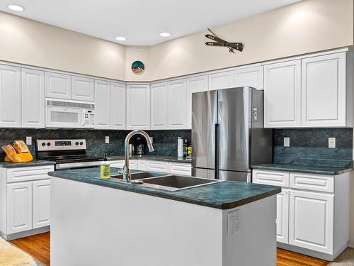 1361 Burfield Drive, Kamloops, BC - Indoor Photo Showing Kitchen With Double Sink With Upgraded Kitchen