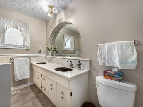 121 Waddington Drive, Kamloops, BC - Indoor Photo Showing Bathroom