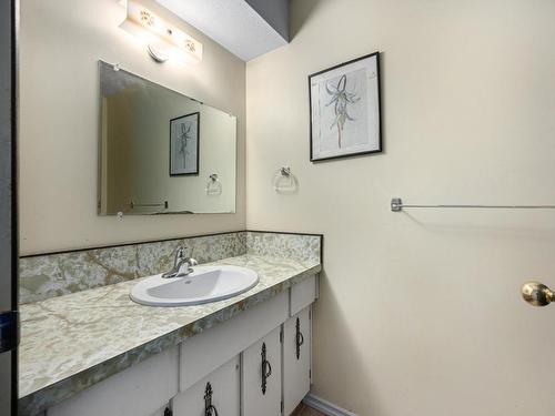 121 Waddington Drive, Kamloops, BC - Indoor Photo Showing Bathroom