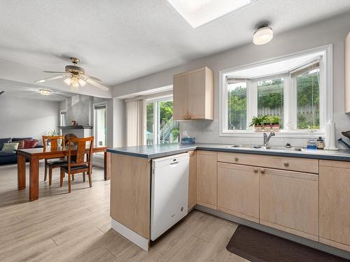 121 Waddington Drive, Kamloops, BC - Indoor Photo Showing Kitchen With Double Sink