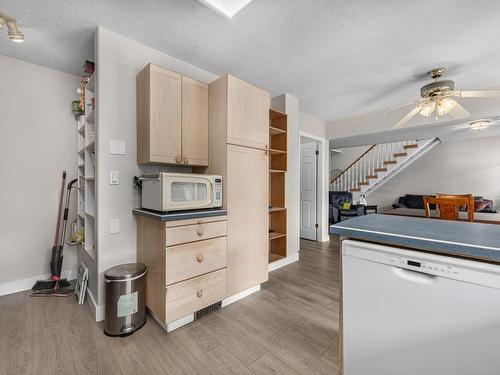 121 Waddington Drive, Kamloops, BC - Indoor Photo Showing Kitchen