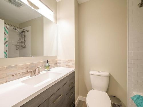 737 Robson Drive, Kamloops, BC - Indoor Photo Showing Bathroom