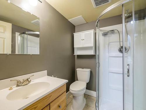 737 Robson Drive, Kamloops, BC - Indoor Photo Showing Bathroom