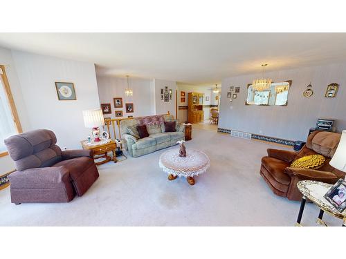 1616 Mt Pyramid Crescent, Cranbrook, BC - Indoor Photo Showing Living Room