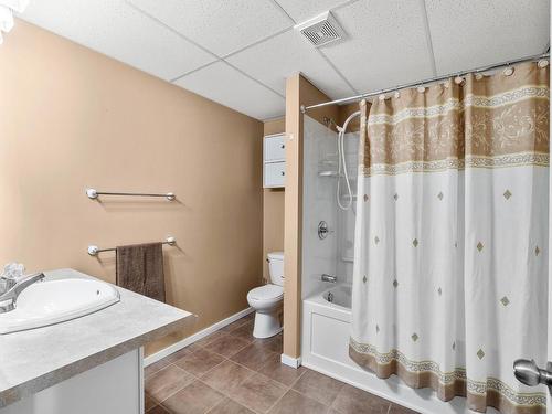103-2920 Valleyview Drive, Kamloops, BC - Indoor Photo Showing Bathroom