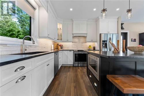 597 Point Trail, Westmeath, ON - Indoor Photo Showing Kitchen With Upgraded Kitchen