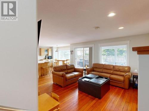 3433 Theodosia Ave, Powell River, BC - Indoor Photo Showing Living Room