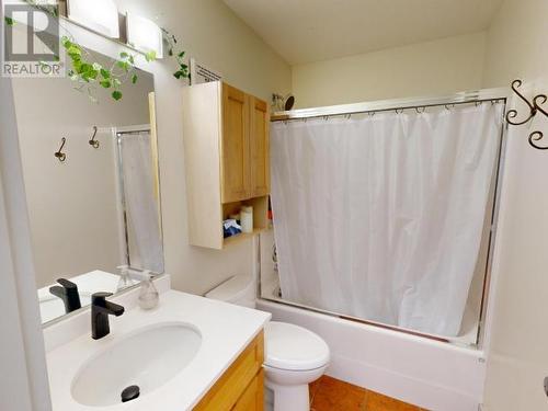 3433 Theodosia Ave, Powell River, BC - Indoor Photo Showing Bathroom