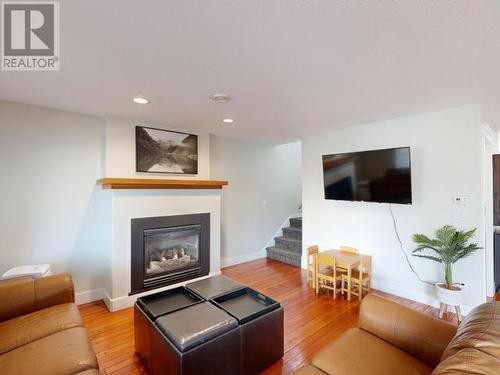 3433 Theodosia Ave, Powell River, BC - Indoor Photo Showing Living Room With Fireplace