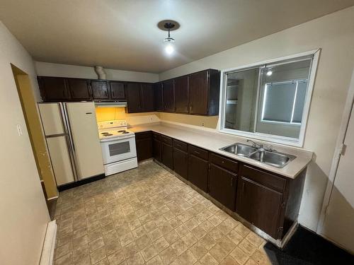 1869 Menzies Street, Merritt, BC - Indoor Photo Showing Kitchen With Double Sink