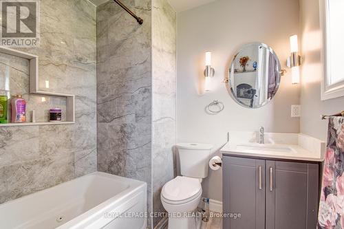 2052 18Th Side Road, New Tecumseth (Tottenham), ON - Indoor Photo Showing Bathroom