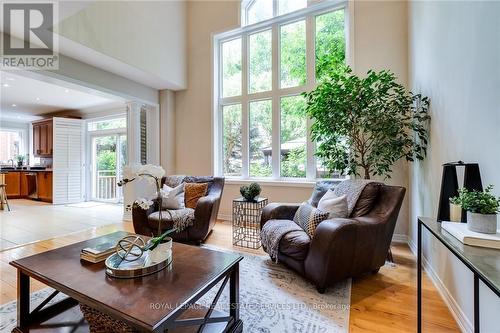 240 Butterfly Lane, Oakville, ON - Indoor Photo Showing Living Room