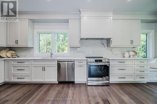 2423 Raymore Drive, Burlington (Brant), ON - Indoor Photo Showing Kitchen With Stainless Steel Kitchen With Upgraded Kitchen