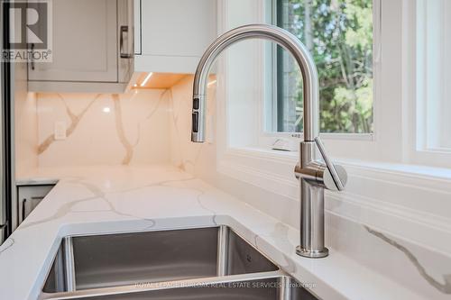 2423 Raymore Drive, Burlington (Brant), ON - Indoor Photo Showing Kitchen