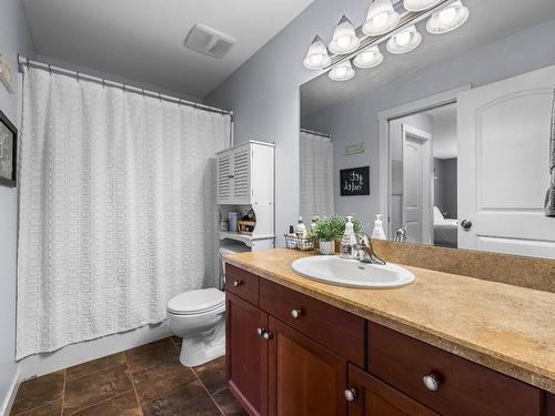 31-1855 Hillside Drive, Kamloops, BC - Indoor Photo Showing Bathroom