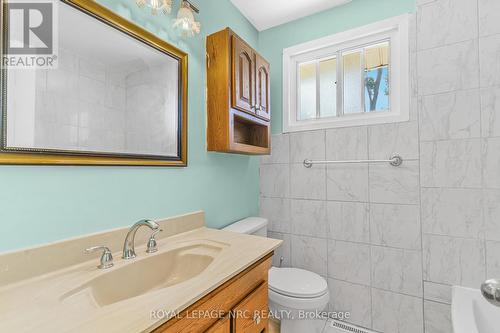 4433 Meadowvale Drive, Niagara Falls, ON - Indoor Photo Showing Bathroom