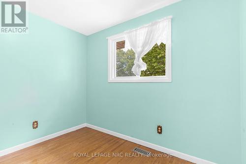 4433 Meadowvale Drive, Niagara Falls, ON - Indoor Photo Showing Other Room