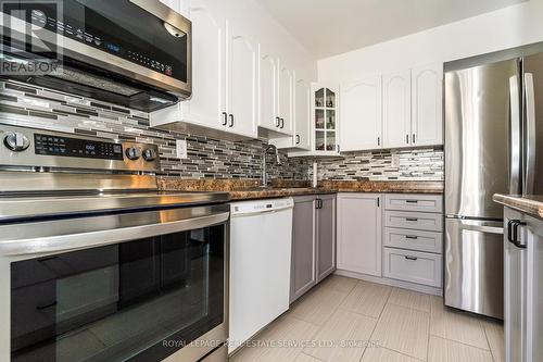 508 - 3590 Kaneff Crescent, Mississauga, ON - Indoor Photo Showing Kitchen With Upgraded Kitchen