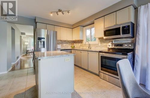 121 Parkside Drive W, Centre Wellington (Fergus), ON - Indoor Photo Showing Kitchen