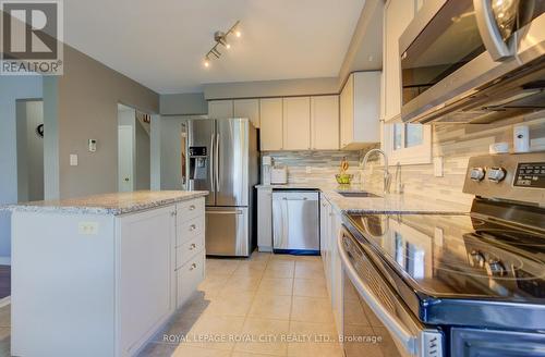 121 Parkside Drive W, Centre Wellington (Fergus), ON - Indoor Photo Showing Kitchen