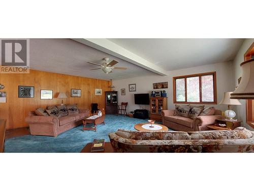 2459 Saloompt Road, Hagensborg, BC - Indoor Photo Showing Living Room