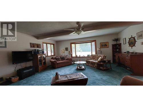 2459 Saloompt Road, Hagensborg, BC - Indoor Photo Showing Living Room