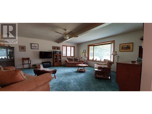 2459 Saloompt Road, Hagensborg, BC - Indoor Photo Showing Living Room