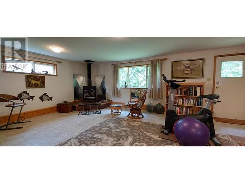 2459 Saloompt Road, Hagensborg, BC - Indoor Photo Showing Living Room