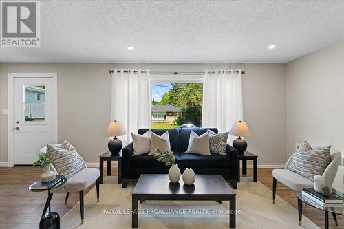 178 Albert Street, Belleville, ON - Indoor Photo Showing Living Room