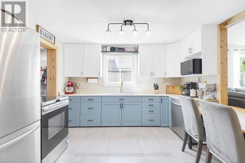 17 Centre Street, Belleville, ON - Indoor Photo Showing Kitchen