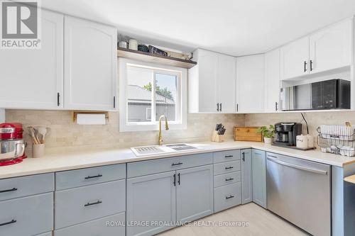 17 Centre Street, Belleville, ON - Indoor Photo Showing Kitchen