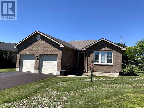 29 Maplehurst Crescent, Prince Edward County, ON - Outdoor