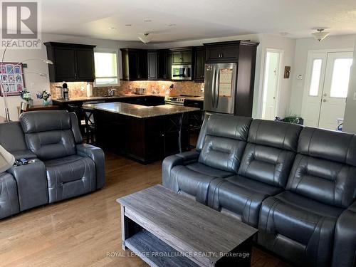 29 Maplehurst Crescent, Prince Edward County, ON - Indoor Photo Showing Living Room