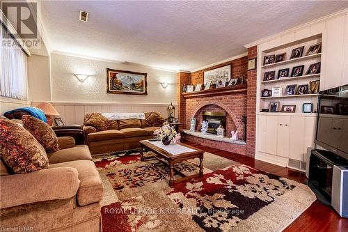 383 Grantham Avenue, St. Catharines, ON - Indoor Photo Showing Living Room With Fireplace