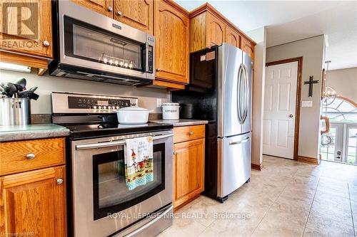 140 Helen Street, Port Colborne, ON - Indoor Photo Showing Kitchen