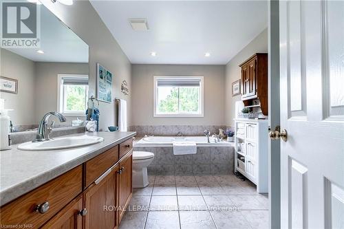 140 Helen Street, Port Colborne, ON - Indoor Photo Showing Bathroom