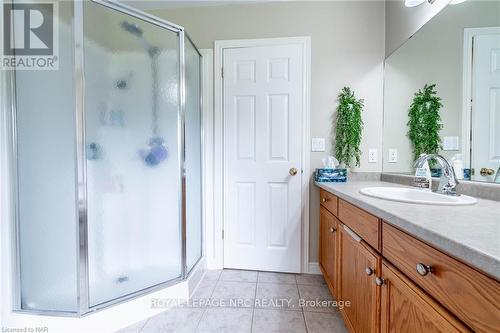 140 Helen Street, Port Colborne, ON - Indoor Photo Showing Bathroom