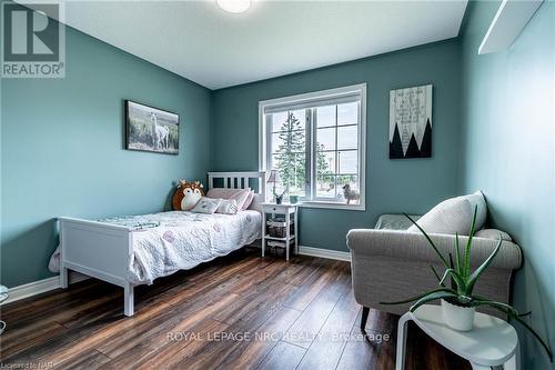 140 Helen Street, Port Colborne, ON - Indoor Photo Showing Bedroom