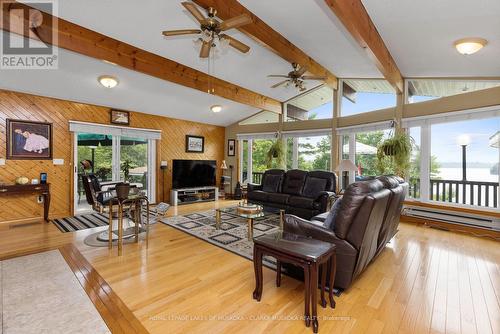 490 Crooked Bay Road, Georgian Bay, ON - Indoor Photo Showing Living Room