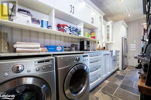 68 Island 120, Port Severn, ON - Indoor Photo Showing Laundry Room