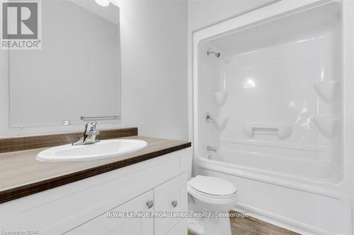 74 Ridgeway Place, Belleville, ON - Indoor Photo Showing Bathroom