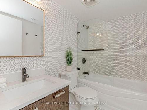 1921-36 Lisgar St E, Toronto, ON - Indoor Photo Showing Bathroom