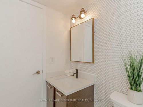 1921-36 Lisgar St E, Toronto, ON - Indoor Photo Showing Bathroom